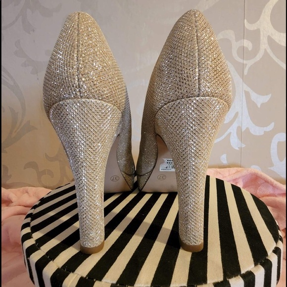 Roots Exclusive! - Picture 4 of 4